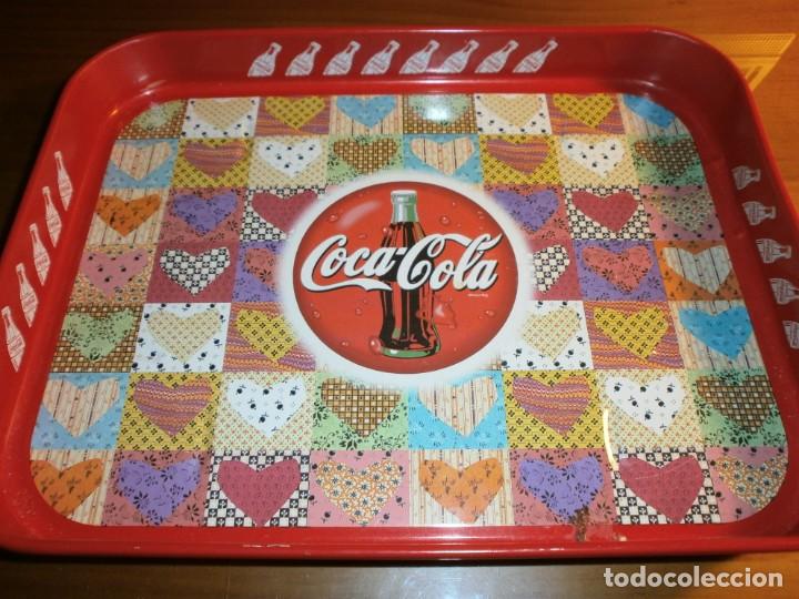 Coleccionismo de Coca-Cola y Pepsi: BANDEJA MET&Aacute;LICA RECTANGULAR DE COCA COLA - DISE&Ntilde;O PATCHWORK - A&Ntilde;OS 80. - Foto 1