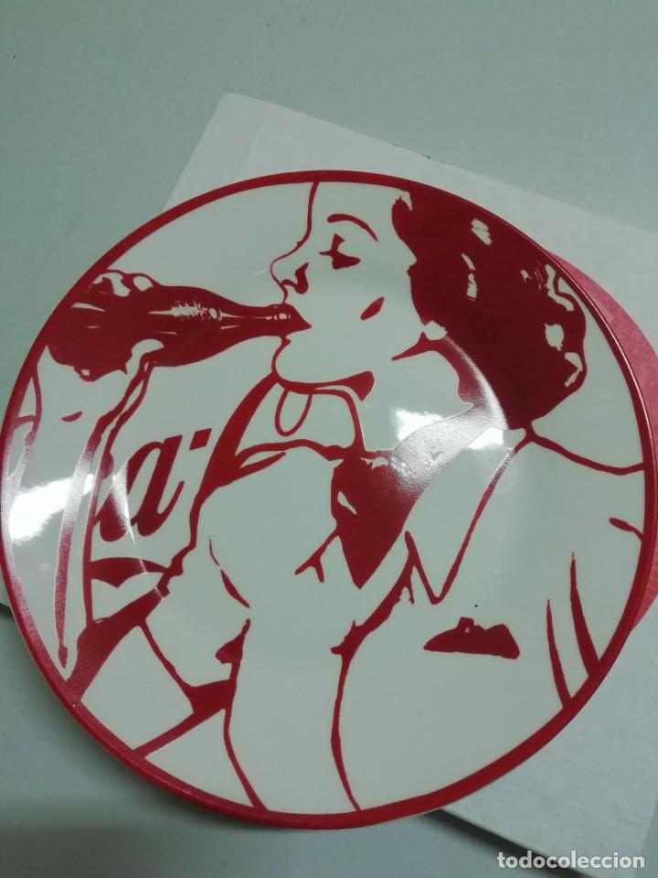 Coleccionismo de Coca-Cola y Pepsi: Plato de loza con mujer - Foto 1