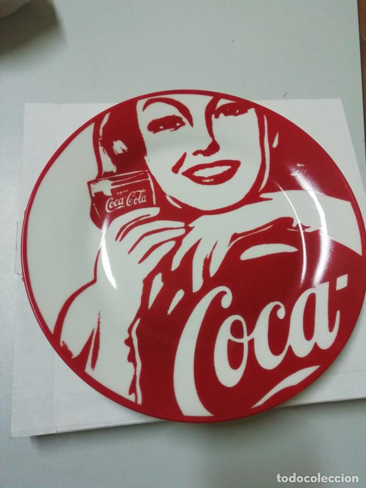 Coleccionismo de Coca-Cola y Pepsi: Plato de loza con mujer - Foto 1