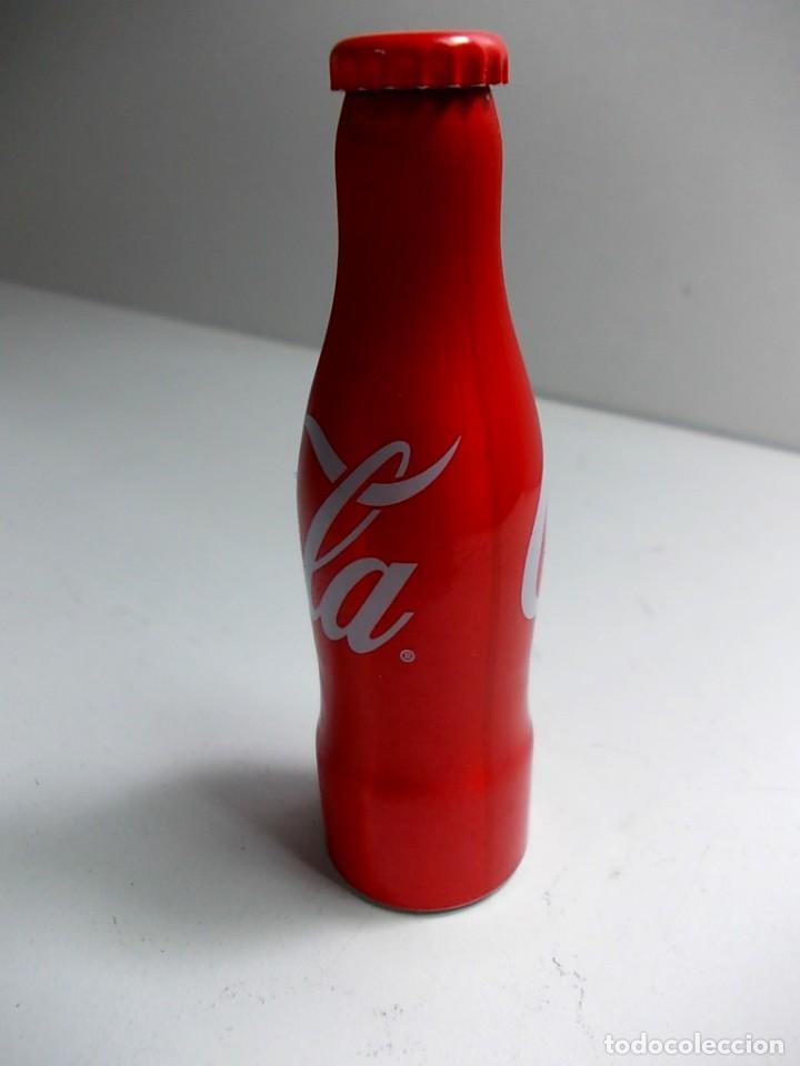 Coleccionismo de Coca-Cola y Pepsi: Botellita mini de Coca cola mini. - Foto 2