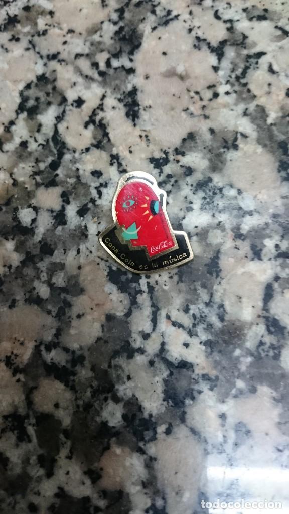 Sammeln von Coca-Cola und Pepsi: PIN COCA COLA ES LA M&Uacute;SICA.