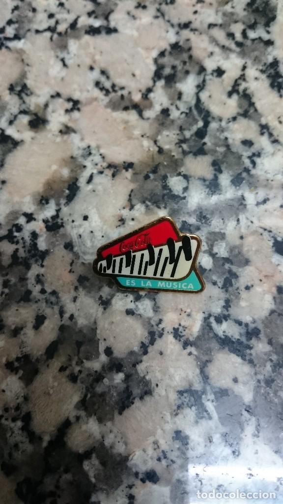 Sammeln von Coca-Cola und Pepsi: PIN COCA COLA ES LA M&Uacute;SICA.