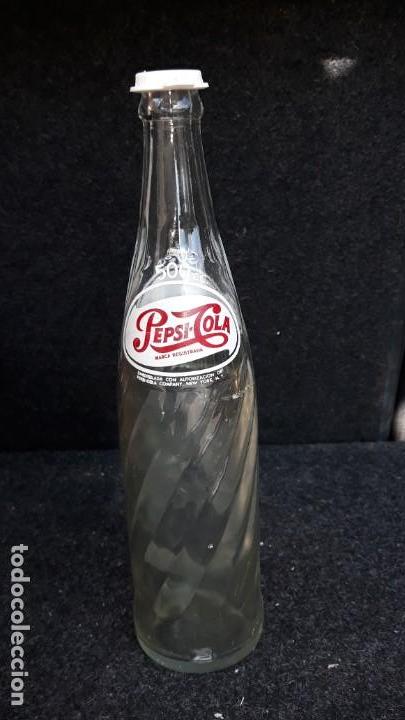 Collezionismo di Coca-Cola e Pepsi: ANTIGUA BOTELLA DE PEPSI COLA SERIGRAFIADA DE 500 CL CON TAPON DE PLASTICO ORIGINAL A&Ntilde;OS 60 / 70