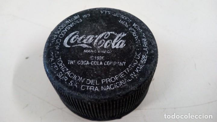 Collezionismo di Coca-Cola e Pepsi: TAP&Oacute;N ROSCA COCA-COLA 1996 NEGRO SEVILLA CSI