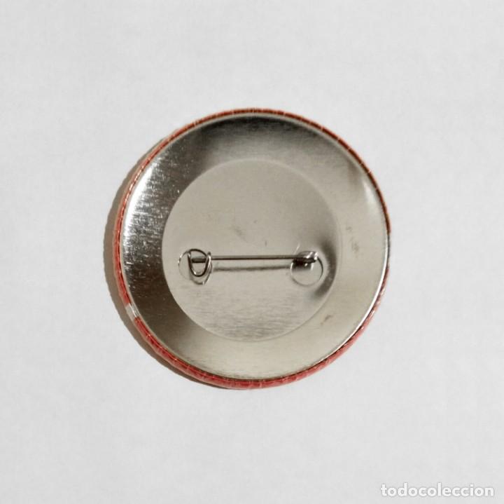 Coleccionismo de Coca-Cola y Pepsi: COCA COLA - CHAPA 59MM (CON IMPERDIBLE) - Foto 2