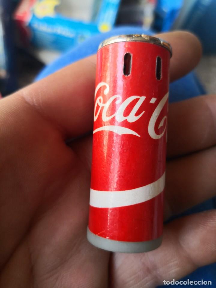 Coleccionismo de Coca-Cola y Pepsi: Mechero a gas  de 1980 forma de lata de coca cola