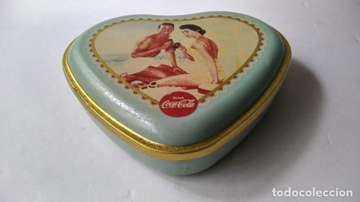 Coleccionismo de Coca-Cola y Pepsi: Caja de lata Coca cola coraz&oacute;n 1990 - Foto 1