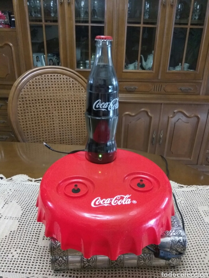 apaciguar arrojar polvo en los ojos antena Coca-cola cargador teléfono movil - Sold at Auction - 171821715