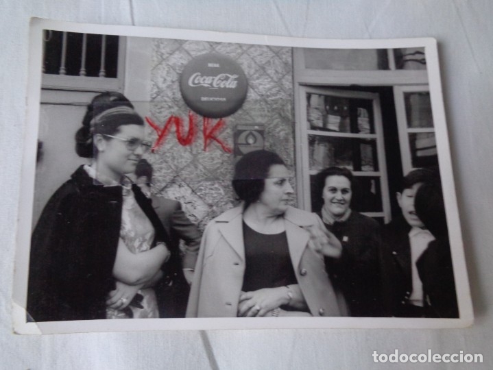 Sammeln von Coca-Cola und Pepsi: BONITA FOTO DE MUJERES EN UN BAR DE LOS A&Ntilde;OS 70 CON PUBLICIDAD DE COCA COLA