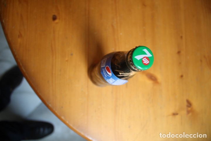 Coleccionismo de Coca-Cola y Pepsi: BOTELLA PEPSI CON CHAPA DE SEVEN UP - Foto 3