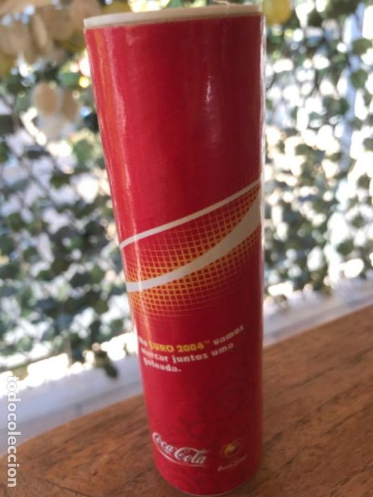 Collectionnisme de Coca-Cola et Pepsi: Folleto Coca-Cola anunciando promociones Euro 2004 Portugal. En tubo cart&oacute;n