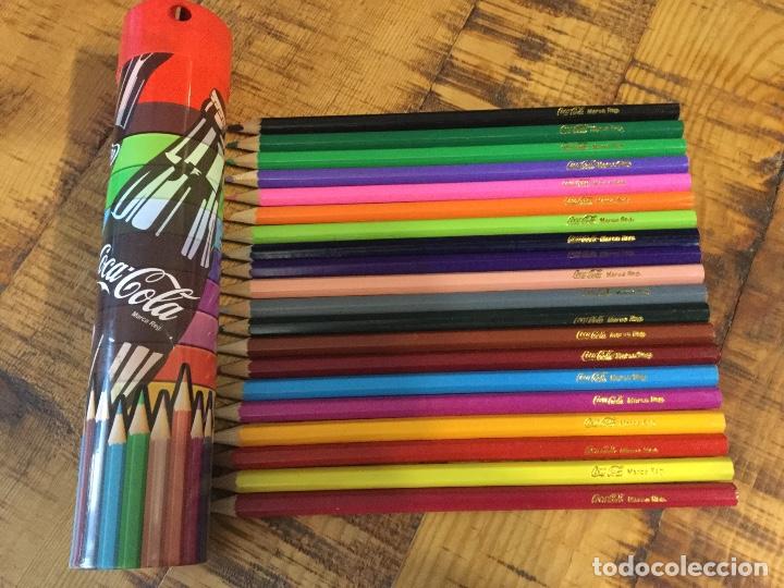 Coleccionismo de Coca-Cola y Pepsi: BOTE CON SACAPUNTAS Y L&Aacute;PICES DE COLORES -COCA COLA