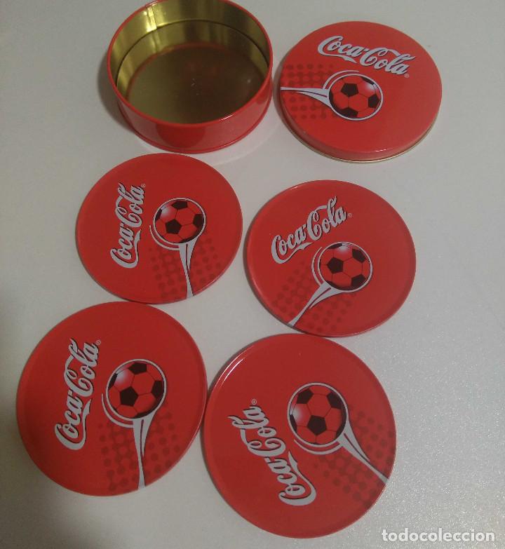 Collezionismo di Coca-Cola e Pepsi: JUEGO POSAVASOS METAL COCA COLA CAJA TEM&Aacute;TICA F&Uacute;TBOL metalicos cocacola