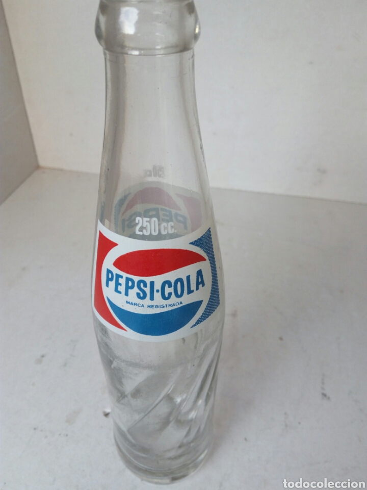 Coleccionismo de Coca-Cola y Pepsi: Botella de Pepsi vac&iacute;a 250 cc - Foto 2