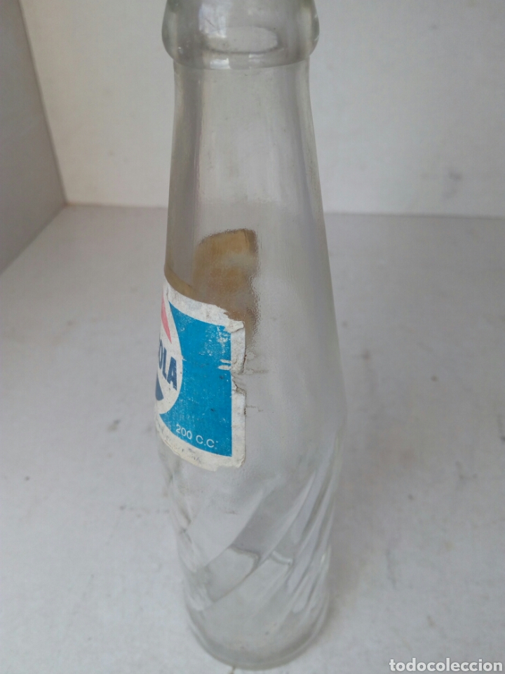 Coleccionismo de Coca-Cola y Pepsi: Botella Pepsi Cola vac&iacute;a 200 cc - Foto 2
