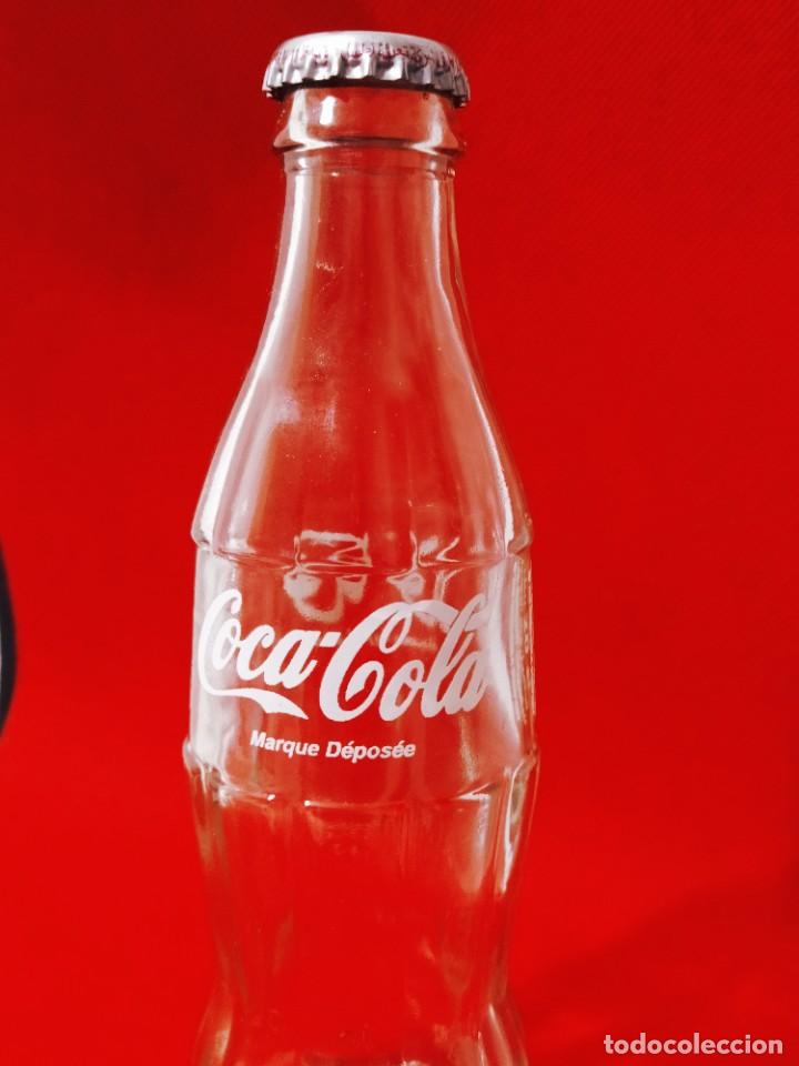Coleccionismo de Coca-Cola y Pepsi: MINI BOTELLA VINTAGE DE COCA-COLA, EN &Aacute;RABE - Foto 2