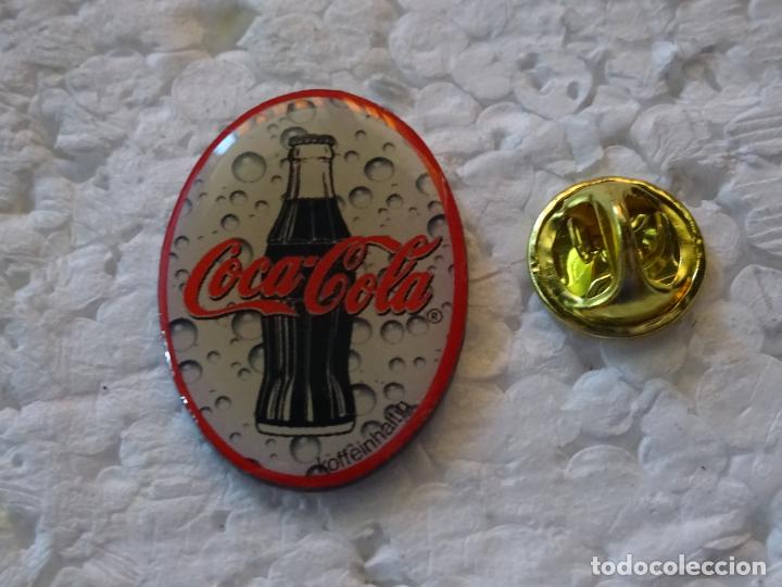 Collecting of Coca-Cola and Pepsi: PIN DE COCA COLA. OVALO BOTELLA