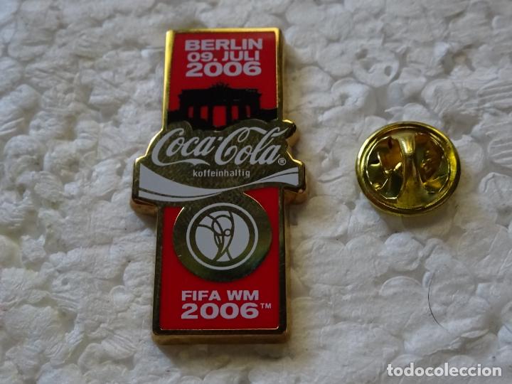 Sammeln von Coca-Cola und Pepsi: PIN DE COCA COLA / DEPORTES. COPA DEL MUNDO. MUNDIAL F&Uacute;TBOL 2006 ALEMANIA. SEDE BERLIN
