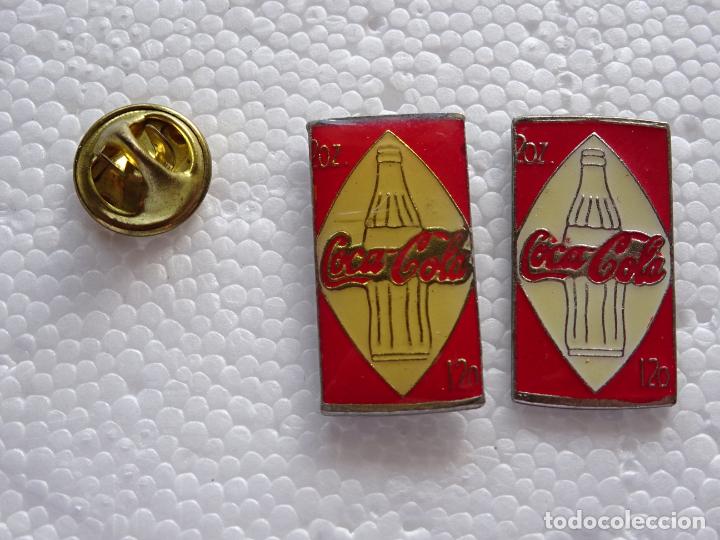 Coleccionismo de Coca-Cola y Pepsi: 2 PINS DE COCA COLA. BOTELLAS. MODELOS DISTINTOS - Foto 1
