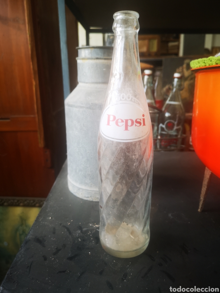 Collecting of Coca-Cola and Pepsi: botella de 500cl de pepsi, serigrafiada