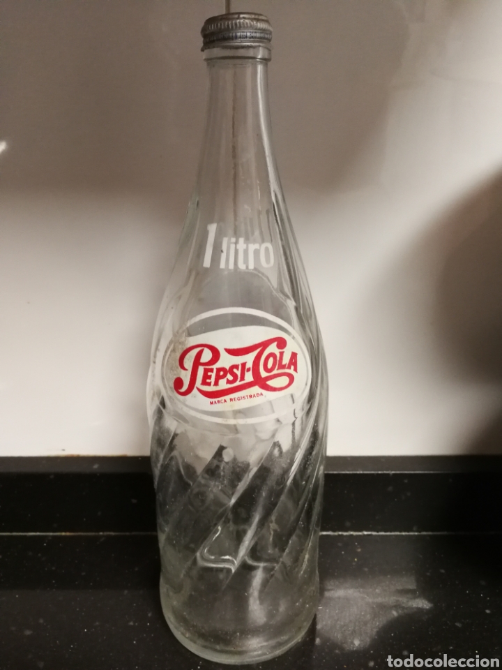 Collecting of Coca-Cola and Pepsi: ANTIGUA BOTELLA PEPSI-COLA, 1 LITRO, CON TAP&Oacute;N CHAPA ORIGINAL.