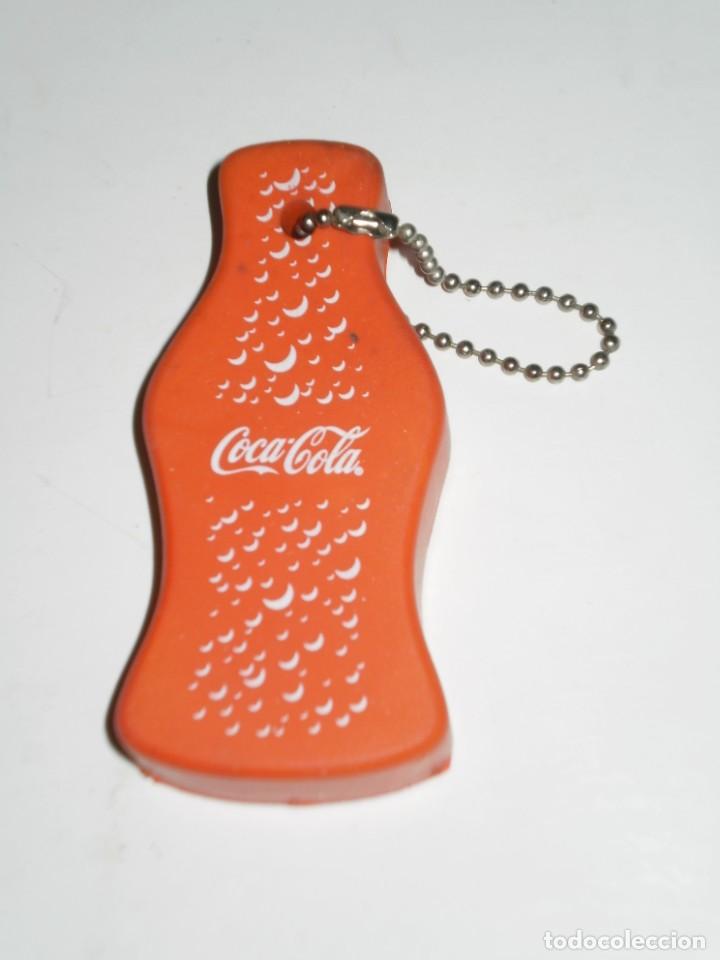 Collezionismo di Coca-Cola e Pepsi: COLGANTE TIPO LLAVERO DE GOMA ESPUMA , COCA COLA . * SILUETA DE UNA BOTELLA *