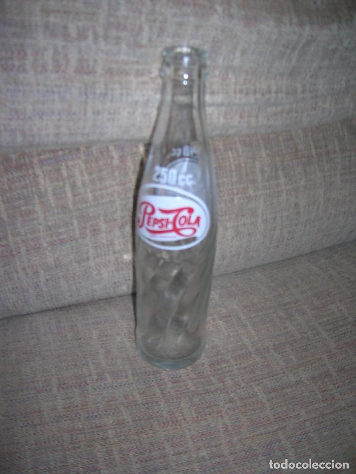 Sammeln von Coca-Cola und Pepsi: Antigua botella de Pepsi-Cola de 250 c.c. de capacidad. - Mide 5,5 x 24 cm.