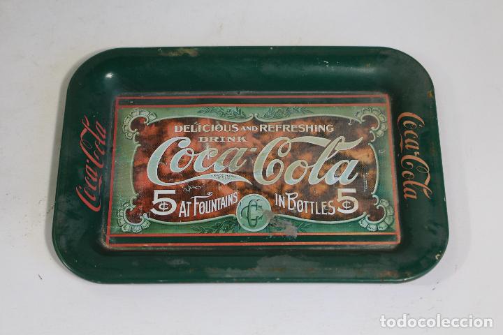 Collecting of Coca-Cola and Pepsi: coccola// bandeja