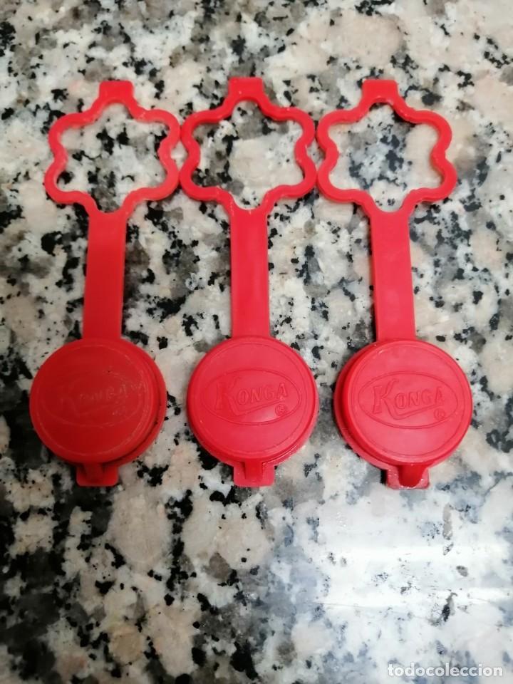 Coleccionismo de Coca-Cola y Pepsi: 3 TAPONES PLASTICO KONGA - Foto 2