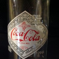 Coleccionismo de Coca-Cola y Pepsi: BOTELLA DE COCACOLA, REPRODUCCIÓN ANTIGUA, SERIEGRAFIADA, 29CL. 18,5X6CM.. Lote 238348075