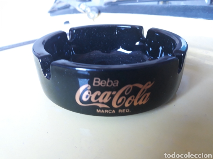 Collecting of Coca-Cola and Pepsi: Cenicero cocacola negro y dorado a&ntilde;os 80