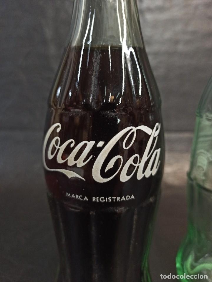 Coleccionismo de Coca-Cola y Pepsi: Dos botellas de Coca-Cola distintas. C42 - Foto 2