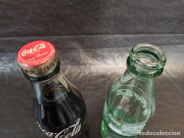Coleccionismo de Coca-Cola y Pepsi: Dos botellas de Coca-Cola distintas. C42 - Foto 5