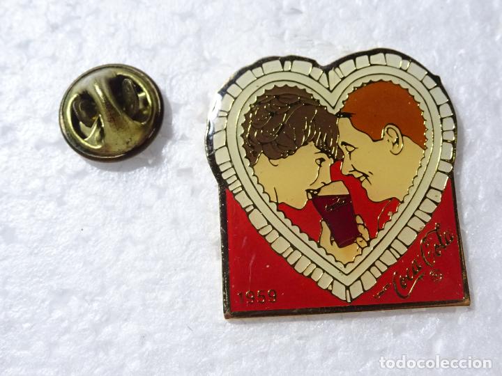 Sammeln von Coca-Cola und Pepsi: PIN DE COCA COLA. ESTILO RETRO VINTAGE A&Ntilde;O 1959 ENAMORADOS