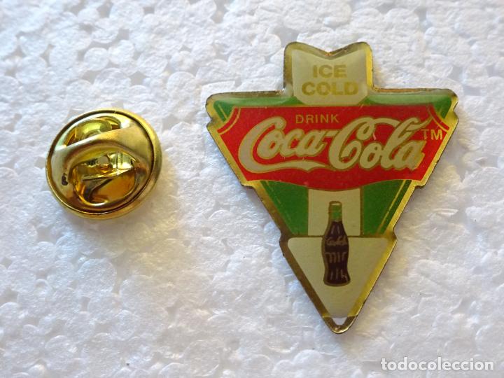 Coleccionismo de Coca-Cola y Pepsi: PIN DE COCA COLA. ICE COLD DRINK - Foto 1