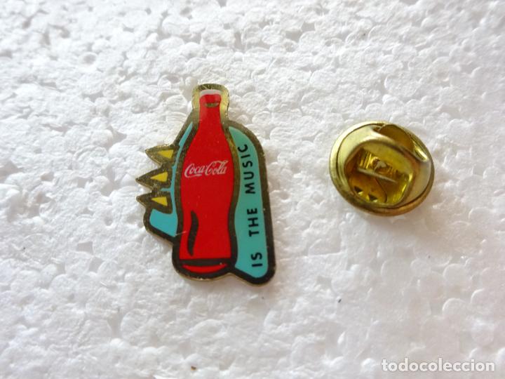 Sammeln von Coca-Cola und Pepsi: PIN DE COCA COLA. ES LA M&Uacute;SICA. VERSI&Oacute;N UK USA. IS THE MUSIC