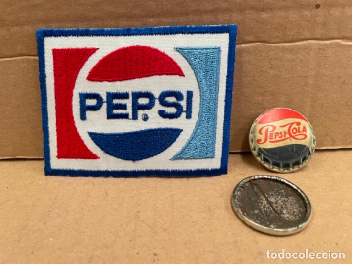 Collecting of Coca-Cola and Pepsi: DOS DISTINTIVOS PUBLICIDAD PEPSI A&Ntilde;OS 70
