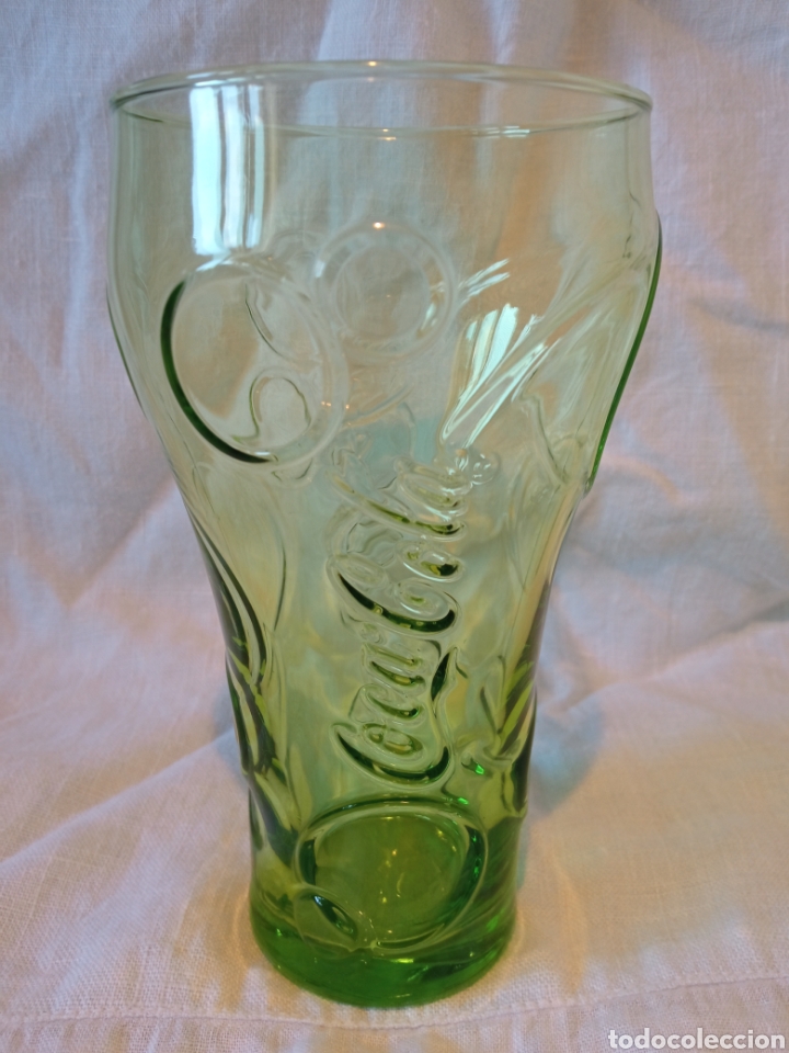 Sammeln von Coca-Cola und Pepsi: Vaso de cristal verde Coca cola con letras en relieve