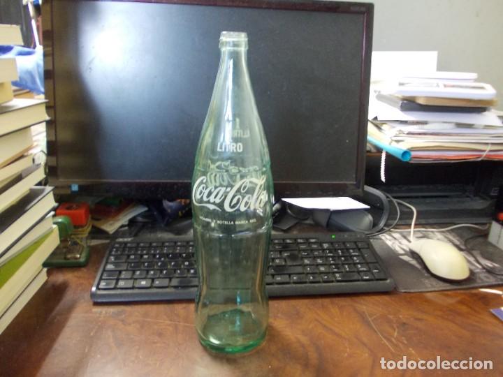 Coleccionismo de Coca-Cola y Pepsi: Botella serigrafiada Coca Cola un litro - Foto 1