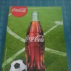 Coleccionismo de Coca-Cola y Pepsi: CUADERNO CUADRICULADO CON PEGATINAS DE LOS ESCUDOS PARA JUGAR AL FUTBOL CHAPAS, COMPLETO!,COCA COLA. Lote 300844808