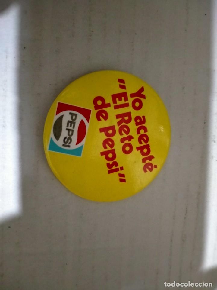 Collecting of Coca-Cola and Pepsi: pins de pepsi