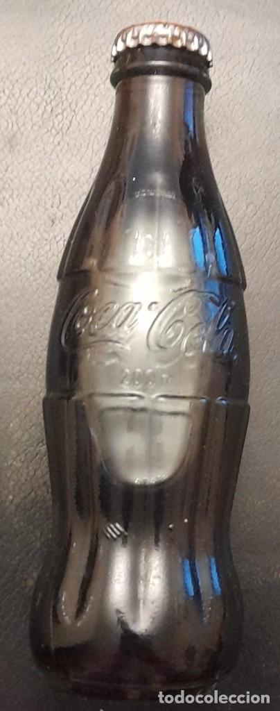 Collectionnisme de Coca-Cola et Pepsi: ANTIGUO BOTELL&Iacute;N LLENO DE COCA-COLA CON LETRAS EN RELIEVE