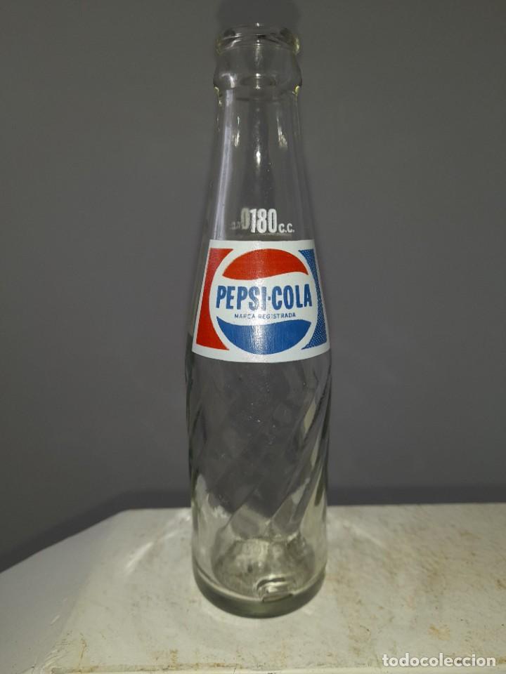 Coleccionismo de Coca-Cola y Pepsi: Botella serigrafiada de PEPSI COLA 180 CC - Foto 1