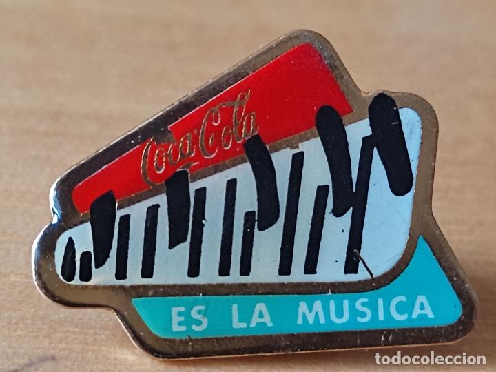 Collecting of Coca-Cola and Pepsi: COCA COLA ES LA MUSICA 2,5 CM LARGO TECLADO