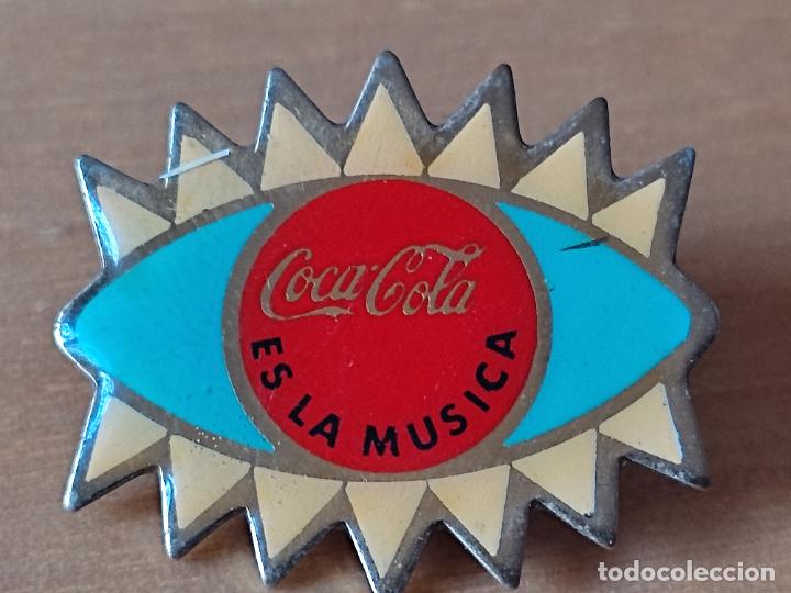 Collecting of Coca-Cola and Pepsi: COCA COLA ES LA MUSICA 2,7 CM LARGO OJO