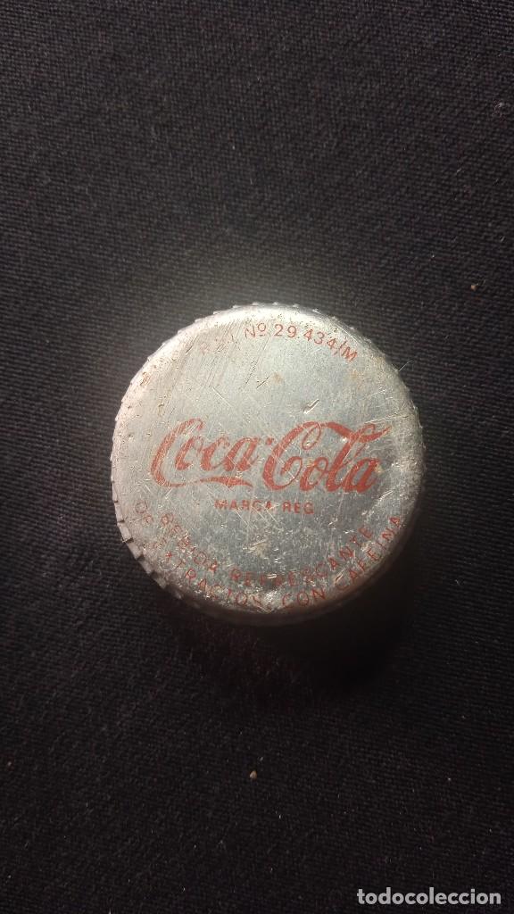 Collecting of Coca-Cola and Pepsi: Antiguo tap&oacute;n rosca Coca-Cola.