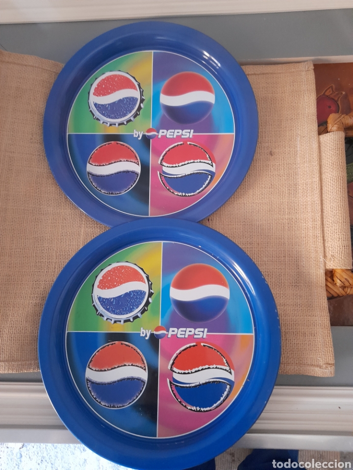 Collecting of Coca-Cola and Pepsi: Dos bonitas bandejas met&aacute;licas de Pepsi, de 25 cm de di&aacute;metro