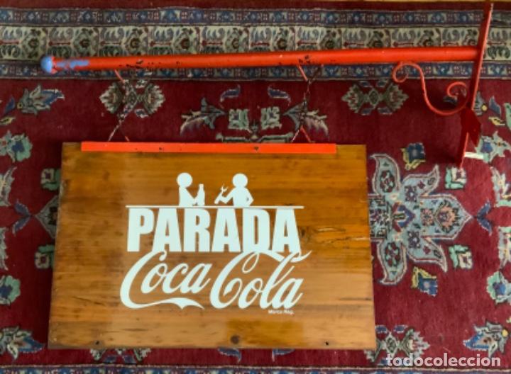 Coleccionismo de Coca-Cola y Pepsi: COCA COLA, CARTEL DE MADERA Y HIERRO FORJADO, PARADA COCA COLA A&Ntilde;O 2000