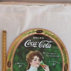 Coleccionismo de Coca-Cola y Pepsi: CARTEL PUBLICITARIO DE COCA-COLA. PLACA DE CHAPA. DRINK DELICIOUS REFRESHING, CHICA COCACOLA.. Lote 363769525