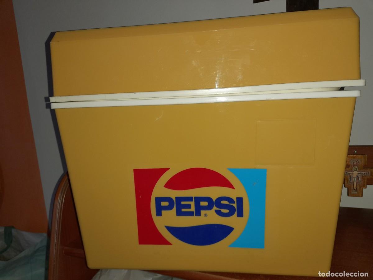 Colecionismo de Coca-Cola e Pepsi: Antigua nevera rigida de Pepsi cola a&ntilde;os 70 o 80 ,mide 40x40x24 ctms usada ver fotos